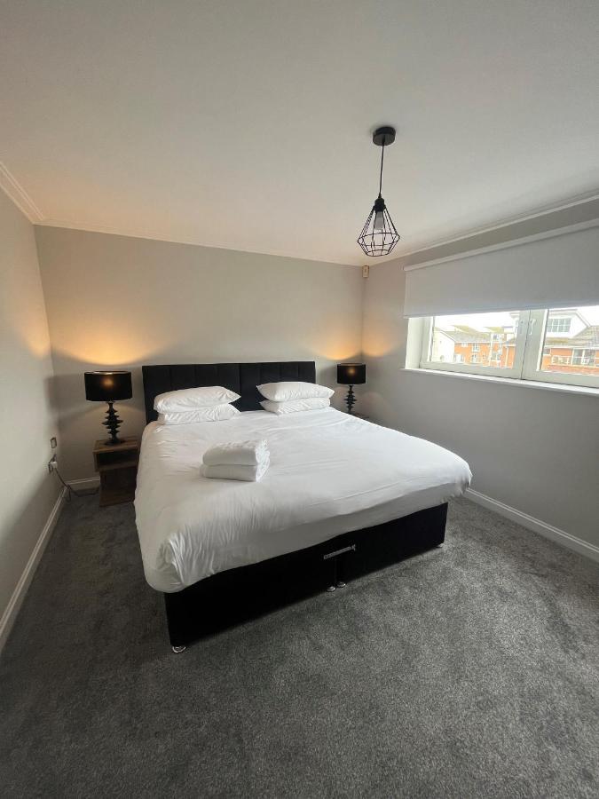 Century Wharf Apartments By Urban Space Cardiff Esterno foto