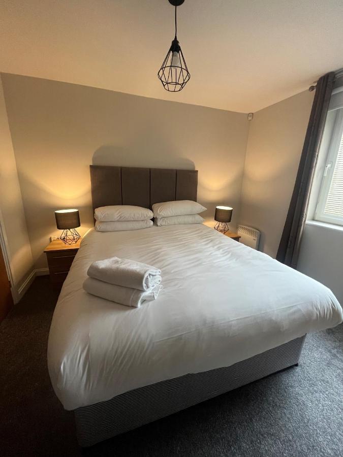 Century Wharf Apartments By Urban Space Cardiff Esterno foto