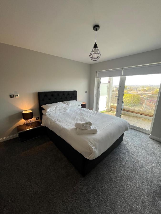 Century Wharf Apartments By Urban Space Cardiff Esterno foto