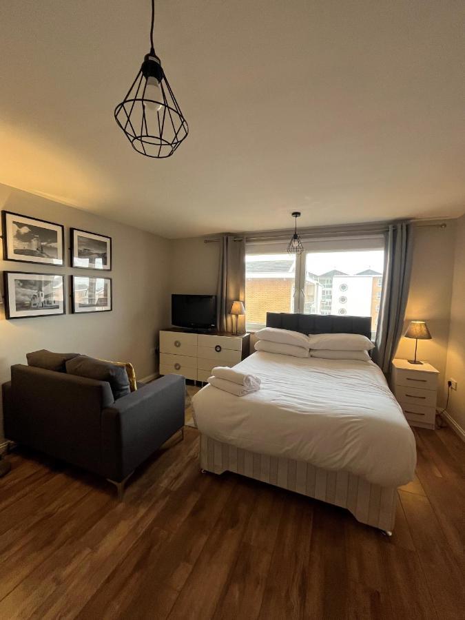 Century Wharf Apartments By Urban Space Cardiff Esterno foto