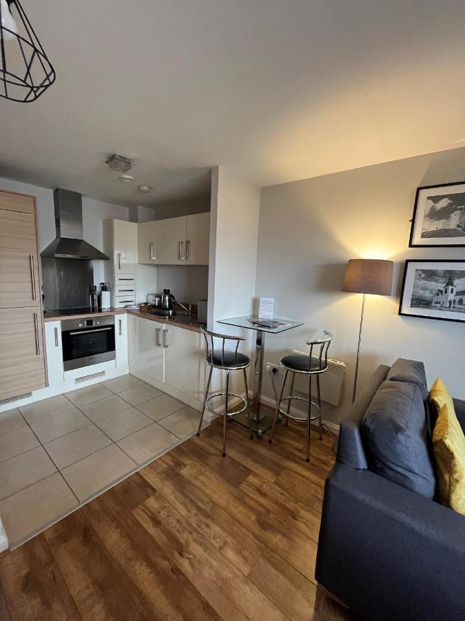 Century Wharf Apartments By Urban Space Cardiff Esterno foto