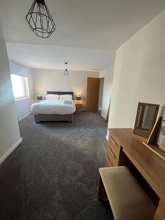 Century Wharf Apartments By Urban Space Cardiff Esterno foto
