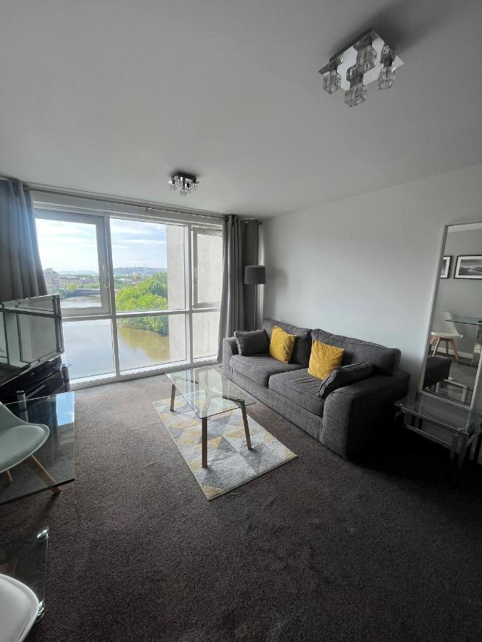 Century Wharf Apartments By Urban Space Cardiff Esterno foto