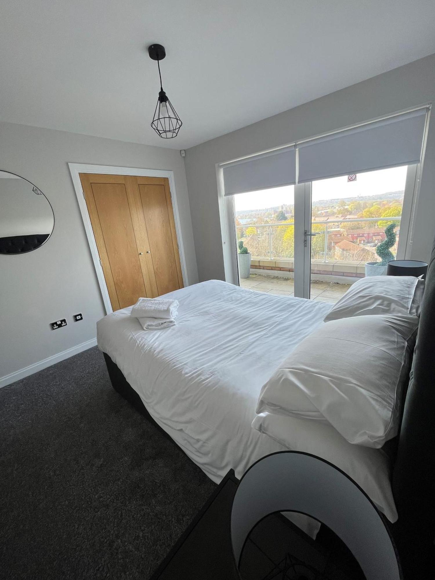 Century Wharf Apartments By Urban Space Cardiff Esterno foto